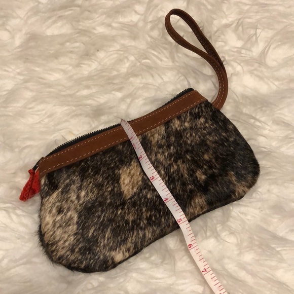 Super cute never used fur wristlet NWOT - Picture 7 of 7